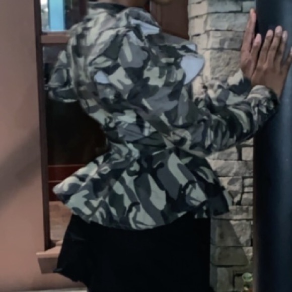 Army Print Ruffle JACKET🧥 - Picture 4 of 5